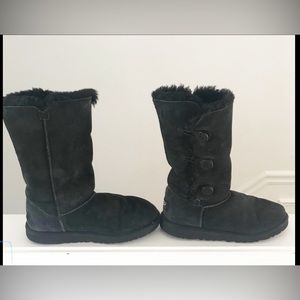 UGG Australia Black Buckle Fluff Boot Size 5.